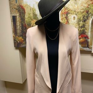 Zara medium womens blazer in creme . Worn couple of times and is drycleaned.